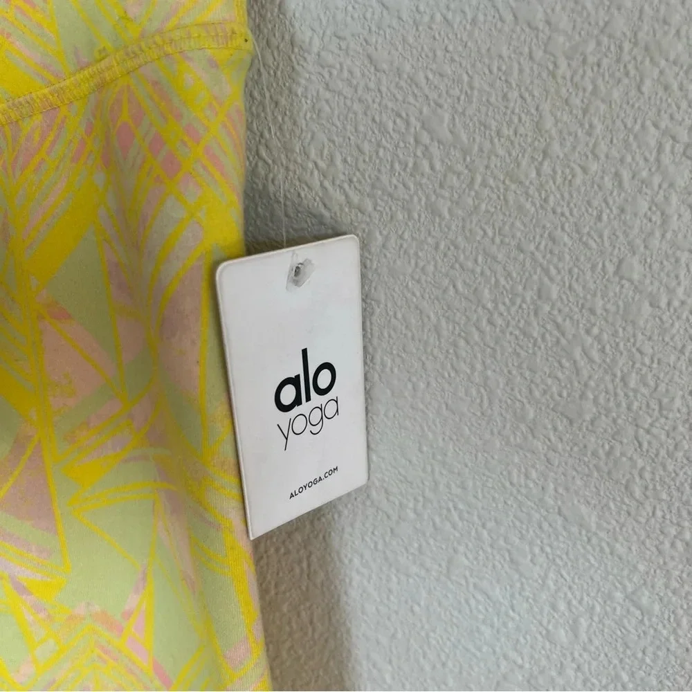 New Alo Yoga Airbrush Capri Leggings Zest Indio Geometric Print NWT Medium